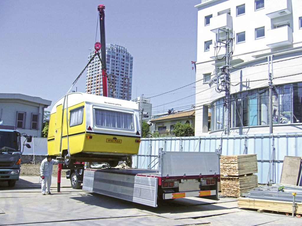 The Caravan Gallery arriving in Tokyo